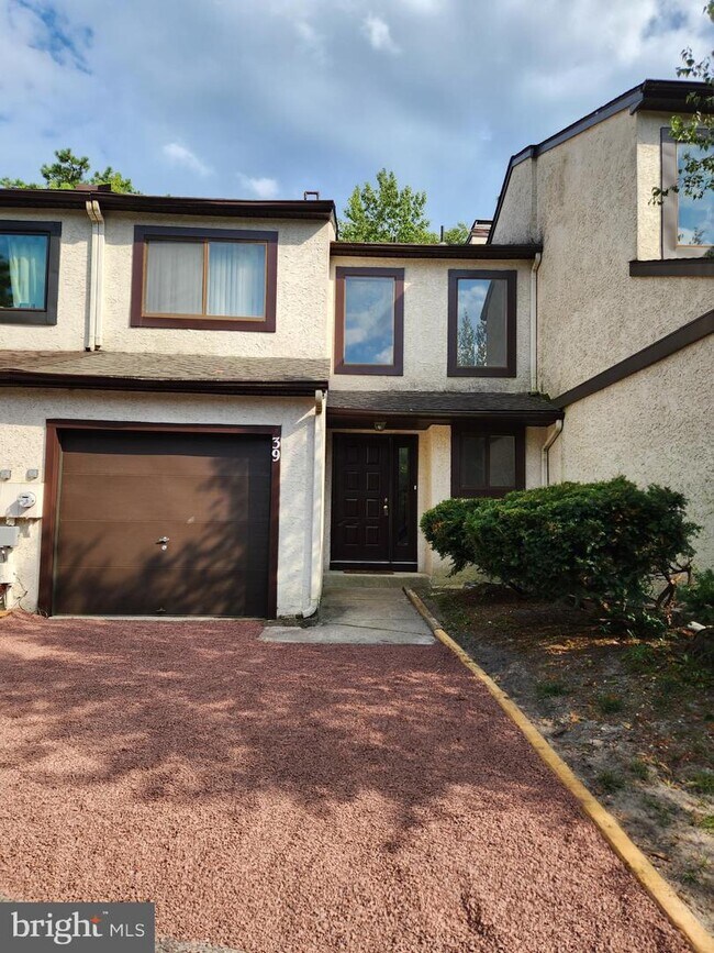 Building Photo - 39 5 Crown Royal Cir