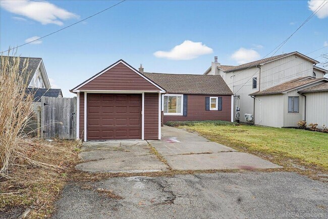 Building Photo - 1551 Oakland Ave
