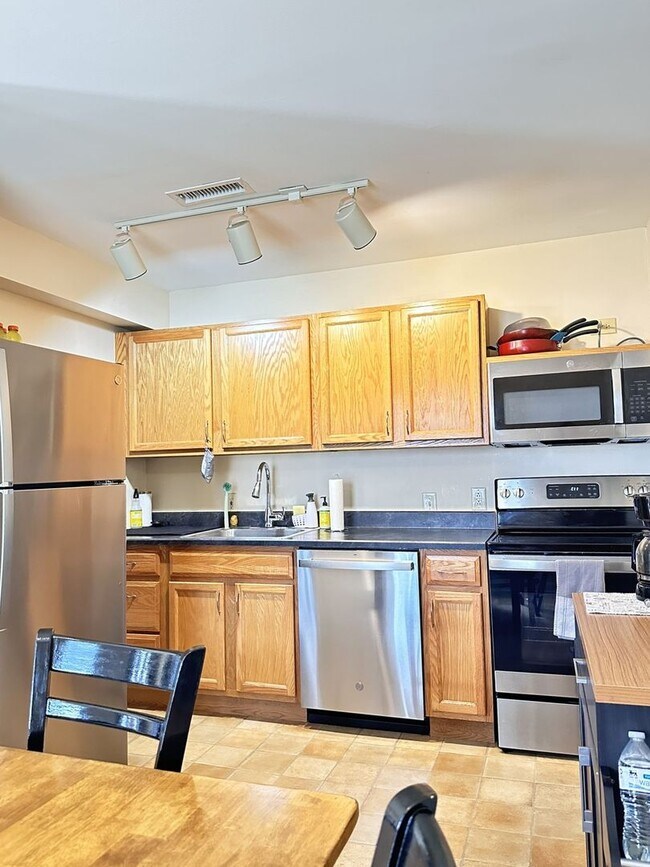 Building Photo - 1272 Villa Ln