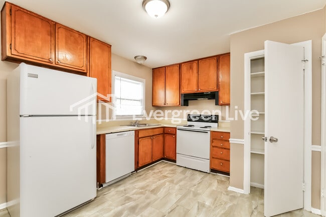 Building Photo - 2407 Phoenix Dr