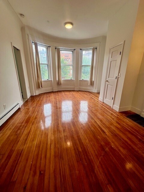 Building Photo - 591 Beacon St