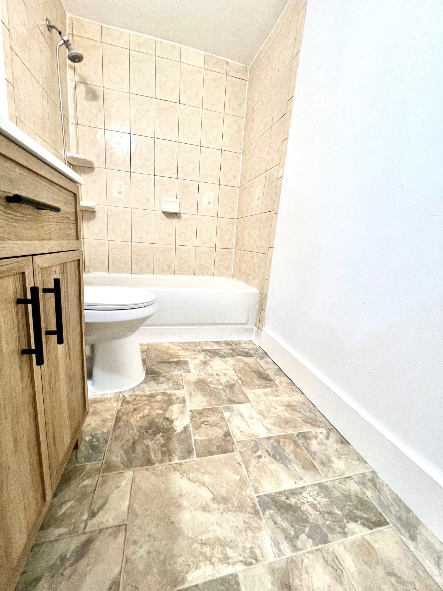 Building Photo - 39 1/2 Milton Ave