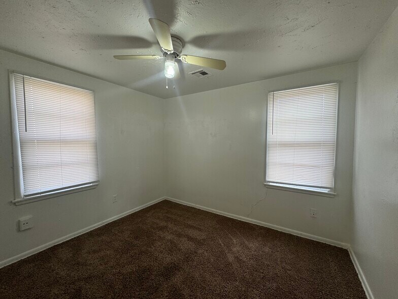 Building Photo - 2517 SW 42nd St