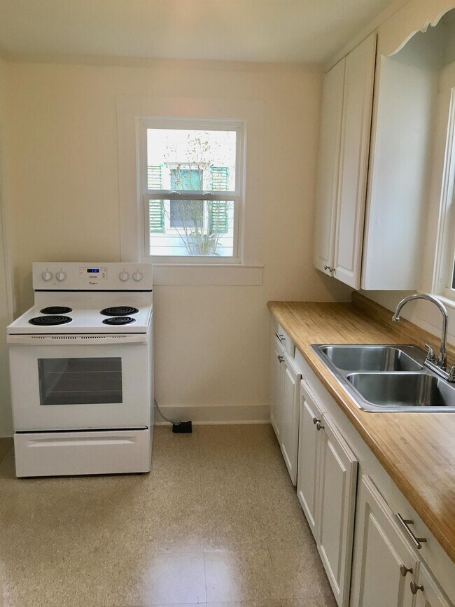 Building Photo - 111 Crane Ave