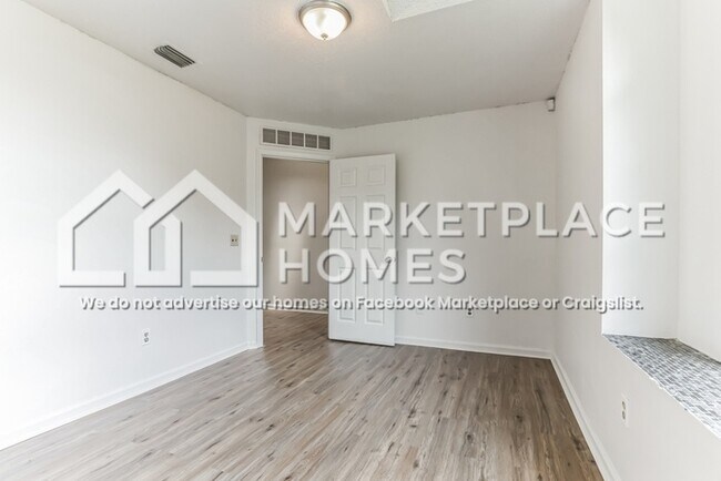 Building Photo - 1533 Kingfisher Ln N