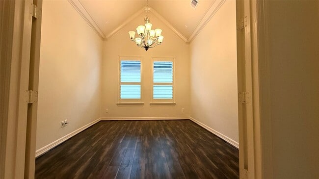 Building Photo - 4802 Fairford Dr