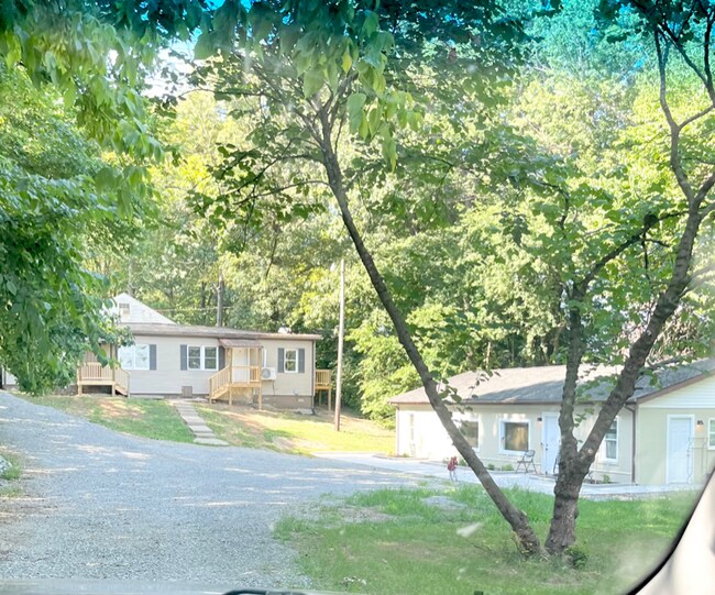 Building Photo - 1624 Golf Club Ln