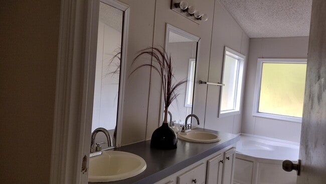 Building Photo - 814 Mercedes Benz Ct