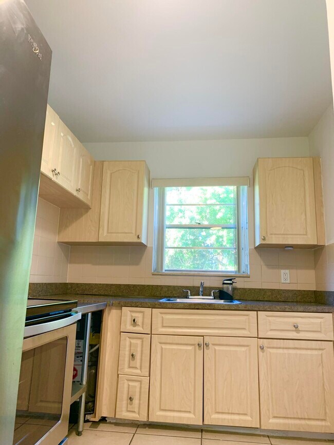 Building Photo - 39 Sussex B