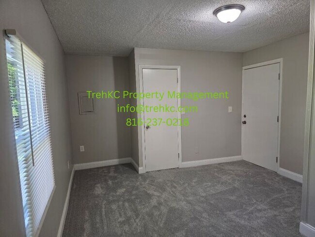 Building Photo - 6338 Longwood Ct