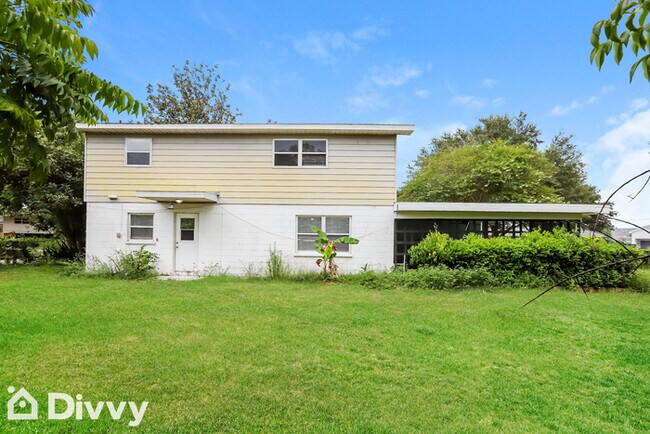 Building Photo - 1231 Greenview Dr