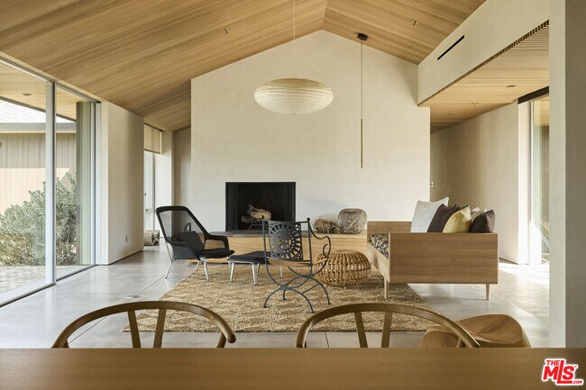 Building Photo - 5927 Busch Dr