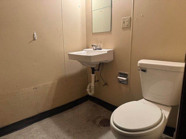 Building Photo - 1703 12th Ave