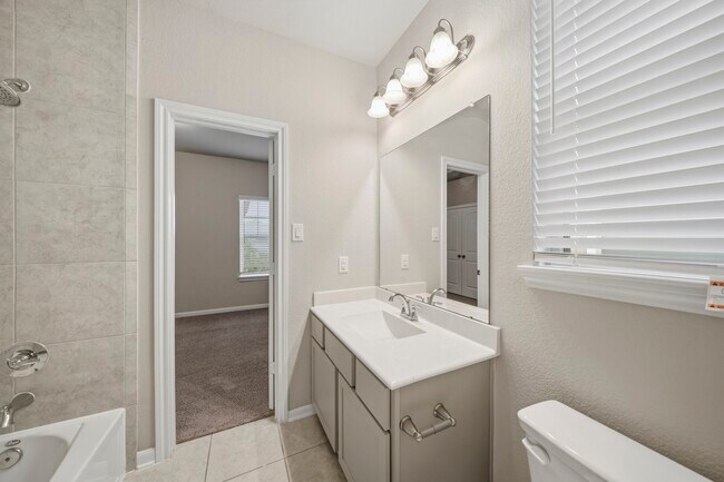 Building Photo - 8734 Laurel Crest Dr