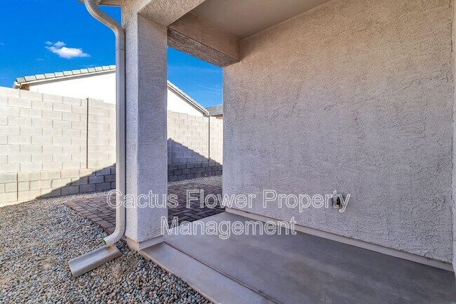 Building Photo - 2108 W Sheridan Ave