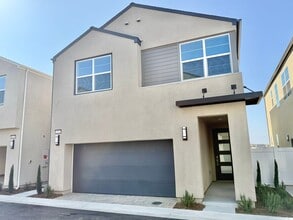 Building Photo - 4553 S Patterson Paseo