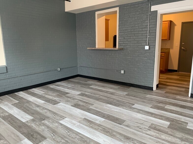 Building Photo - 535 E Orange St