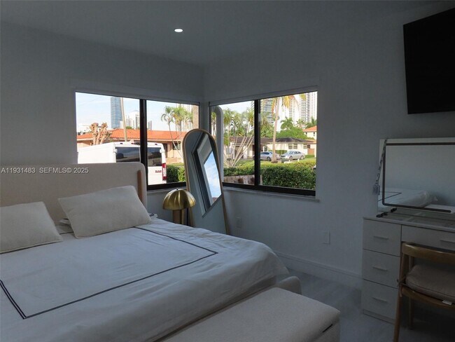 Building Photo - 260 187th St