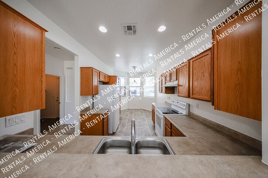 Building Photo - 5614 W Lydia Ln