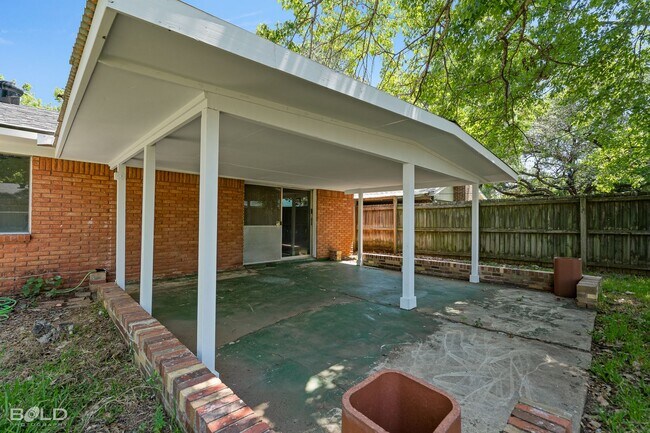 Building Photo - BEAUTIFUL 3 BEDROOM 2 BATH IN SPRINGLAKE, UNIVERSITY TERRANCE NEIGHBORHOOD