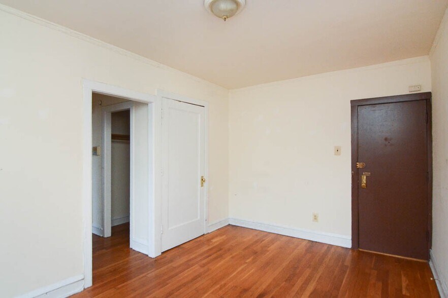 Building Photo - 3310 W Schubert Ave