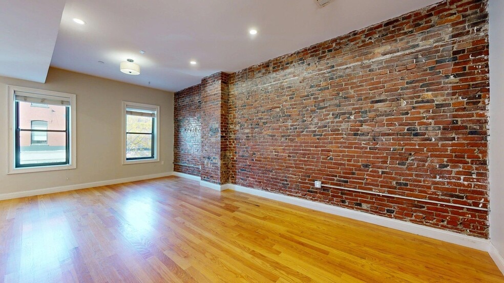 Building Photo - 151-153-153 Meridian St