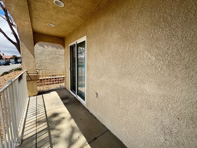 Building Photo - Single Story West Rosamond Home