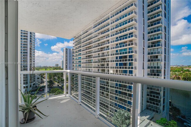 Building Photo - 20515 E Country Club Dr