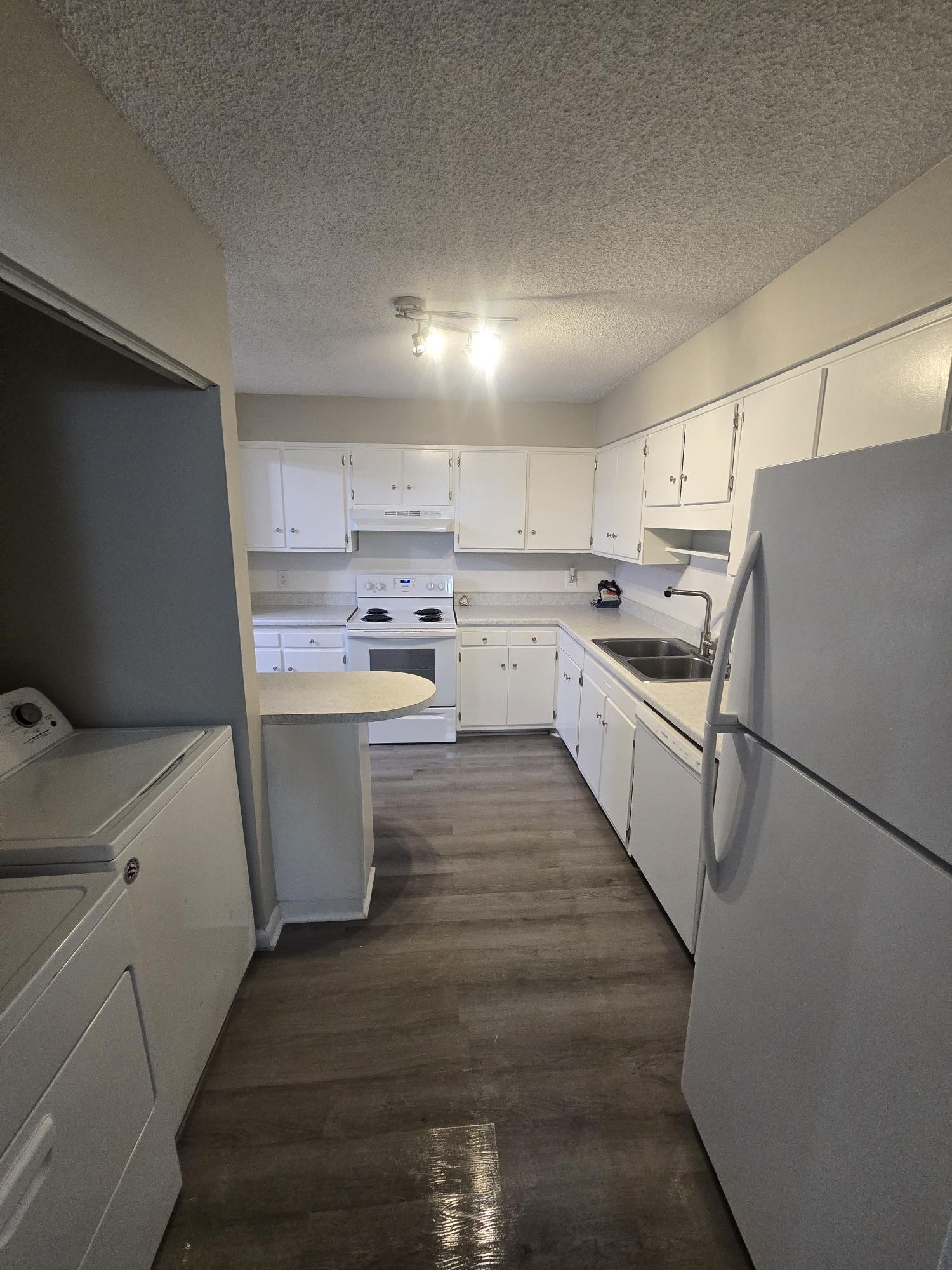 Building Photo - 595 Winding Creek Rd