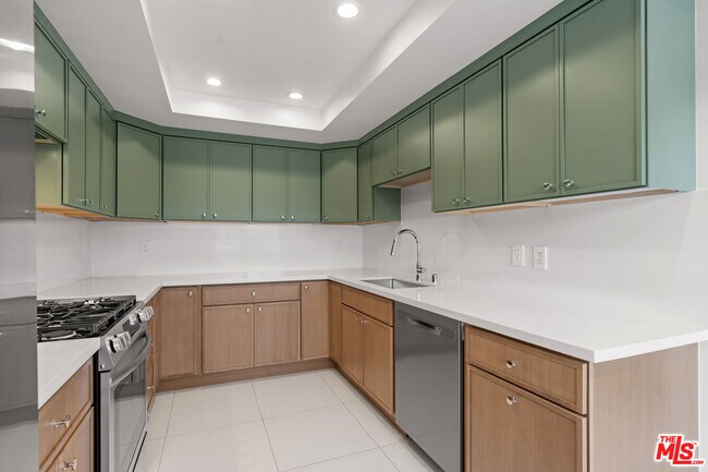Building Photo - 2541 Stoner Ave