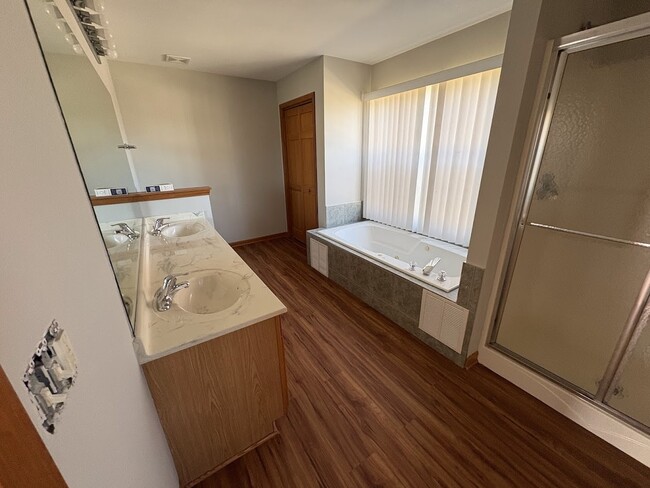 Building Photo - 23901 Cahills Way