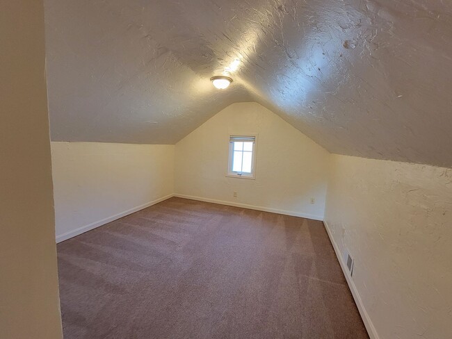 Building Photo - 1511 10th Ave