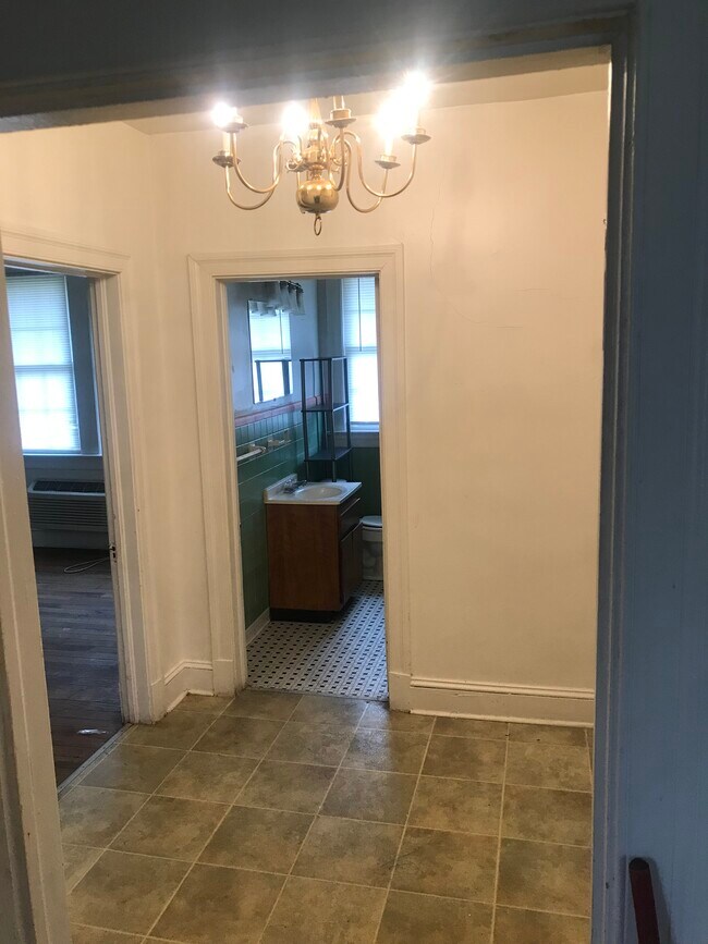 Building Photo - 1703 S Slocumb St