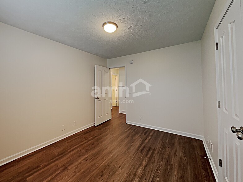 Building Photo - 1543 St Andrews Dr