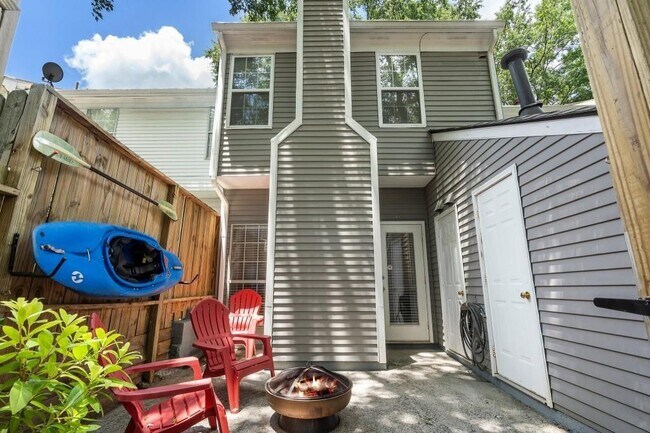 Building Photo - 906 Wedgewood Way