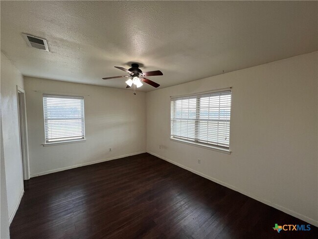 Building Photo - 10694 FM1670