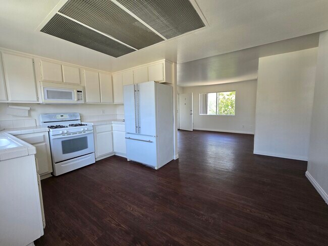 Building Photo - 7937 Newlin Ave