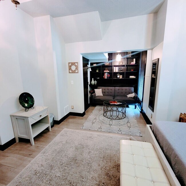 Building Photo - 623 E 100 S