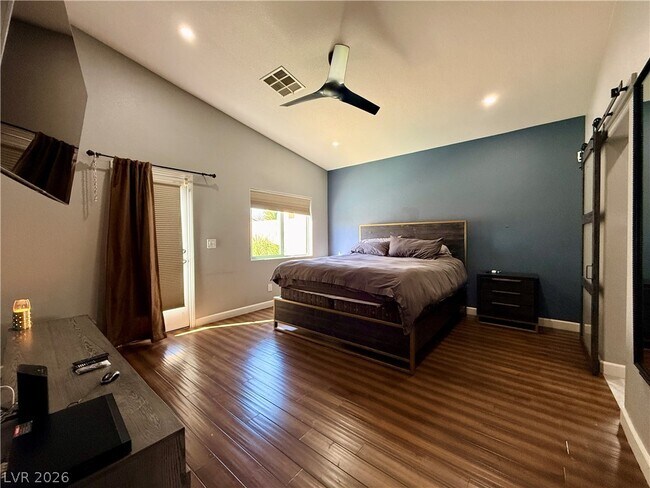 Building Photo - 8565 Hogan Falls Cir