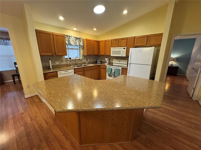 Building Photo - 2524 English Ivy Cir
