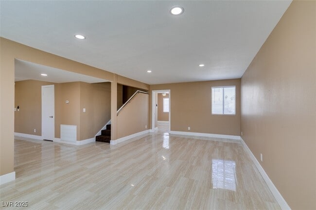 Building Photo - 3966 Green Leaf Dr