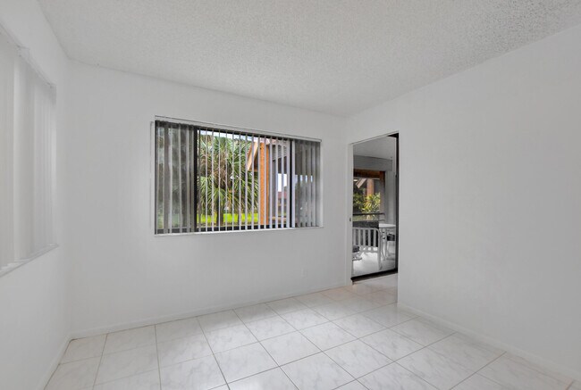 Building Photo - 11255 Green Lake Dr