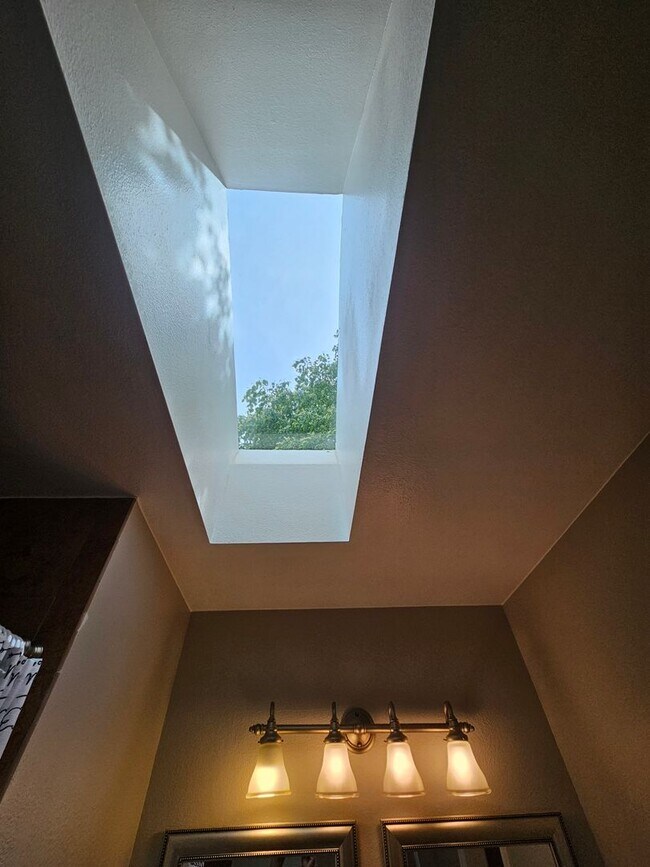 Building Photo - Aurora Highlands 3 Bed 2 1/2 Bath House w/...