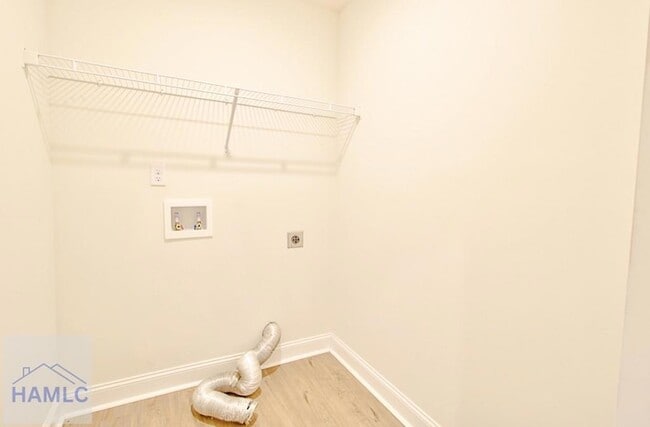 Building Photo - 991 Meloney Dr