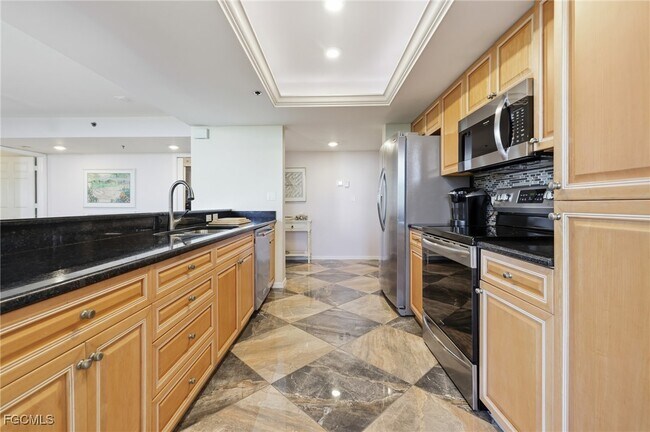 Building Photo - 6585 Nicholas Blvd