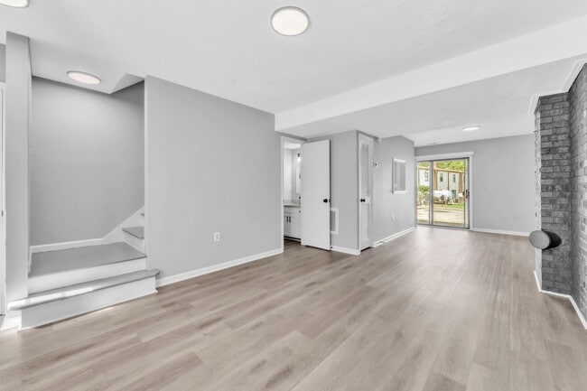 Building Photo - NEWLY RENOVATED 2- & 3-Bedroom Townhomes in Downtown Spartanburg!