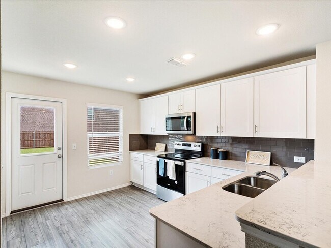 Building Photo - 405 Glendale Dr