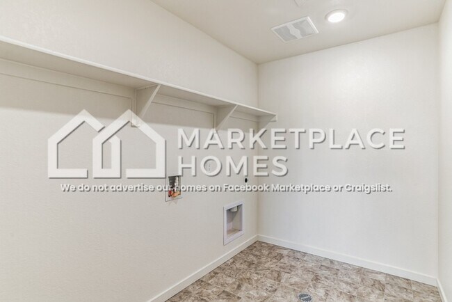 Building Photo - 127 N 66th Ave