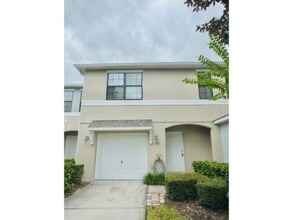 Building Photo - Gorgeous 3 Bedroom, 2.5 Bath Townhouse in Gated Community!