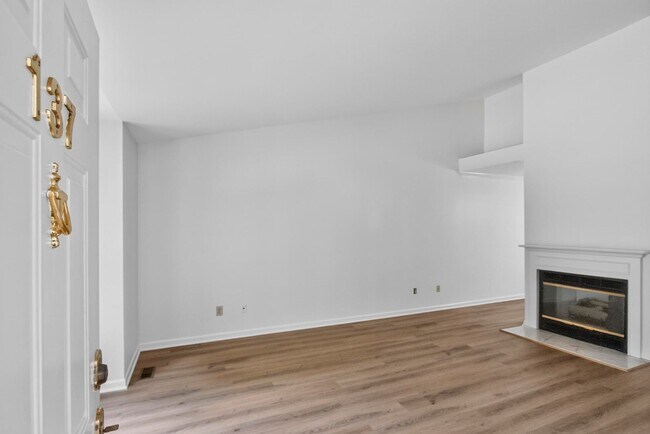 Building Photo - 137 Pepper Ridge Cir